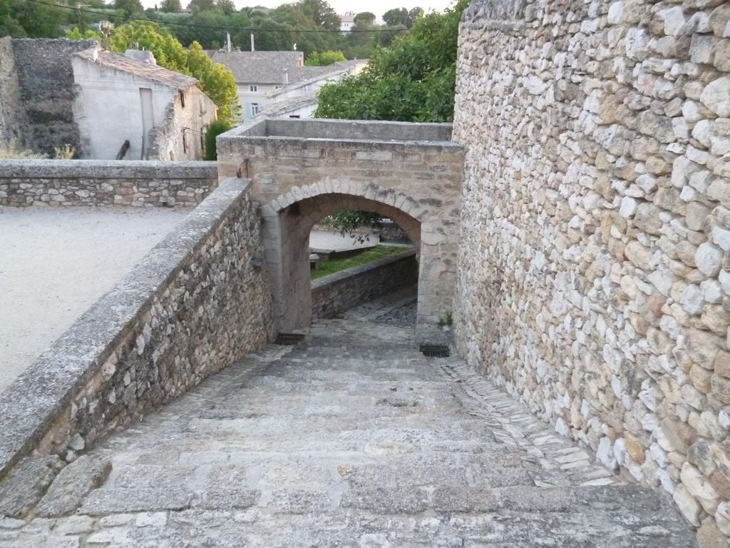 Gite Fa Mille Maison Bleu Robion en Luberon Экстерьер фото
