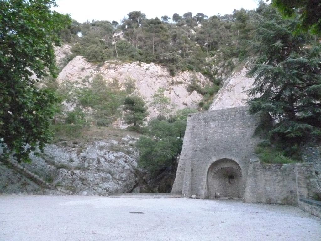 Gite Fa Mille Maison Bleu Robion en Luberon Экстерьер фото