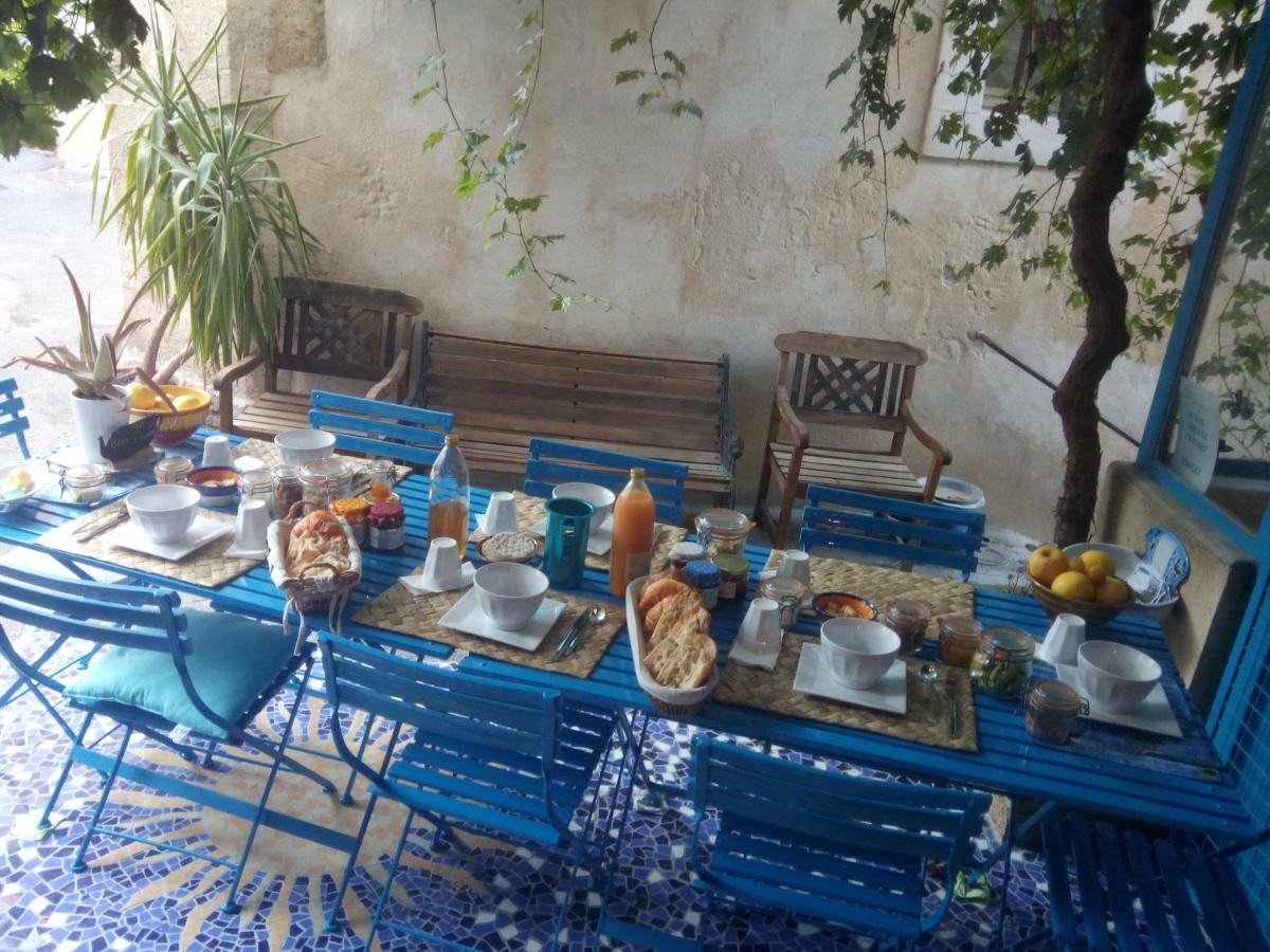 Gite Fa Mille Maison Bleu Robion en Luberon Экстерьер фото