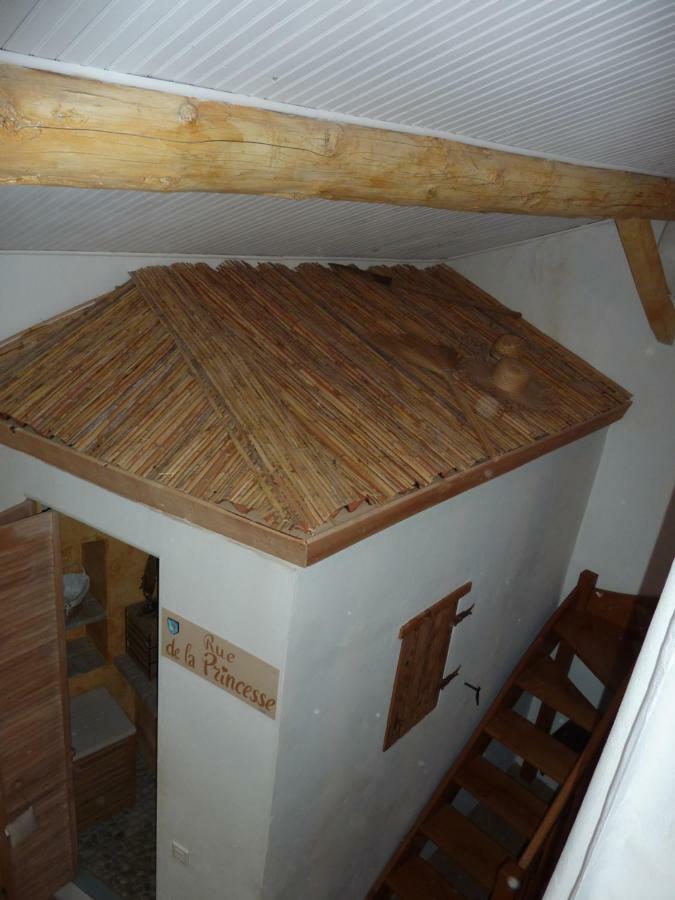 Gite Fa Mille Maison Bleu Robion en Luberon Экстерьер фото