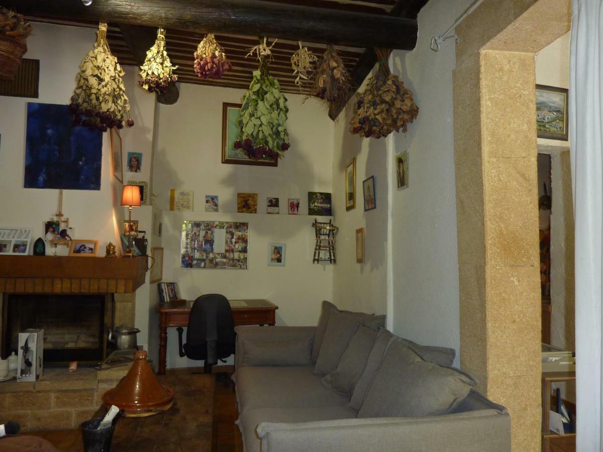 Gite Fa Mille Maison Bleu Robion en Luberon Экстерьер фото